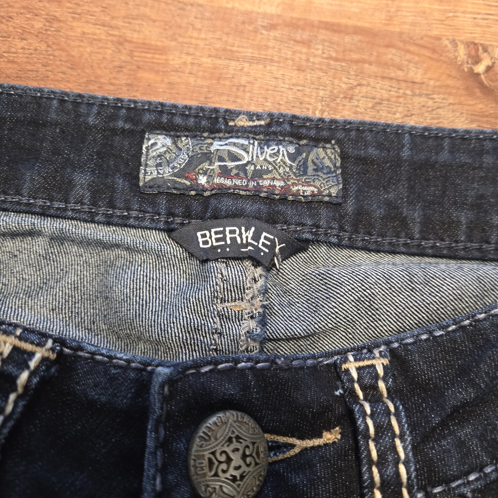 Silver Jeans Women's Berkley Dark Indigo Straight-Leg Jeans 26 X 32 - Picture 3 of 9